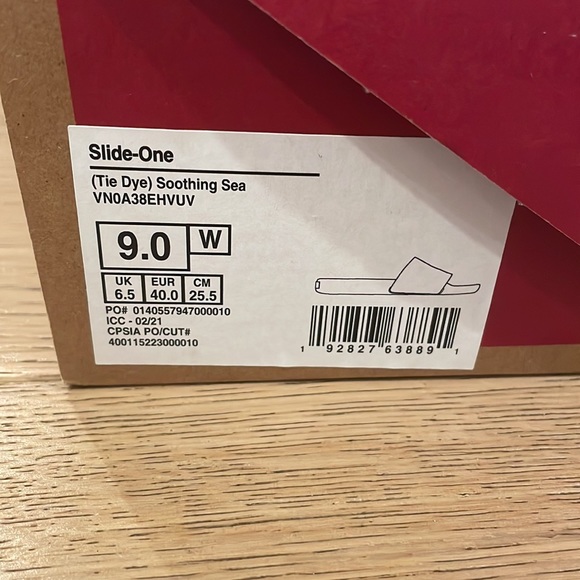 Tie dye never been worn vans women’s size 9.0 cute and trendy. - Picture 2 of 2